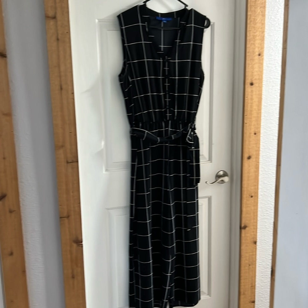 Apt 9 Black/white pants suit Size L. Only wore 1 time. In great condition
